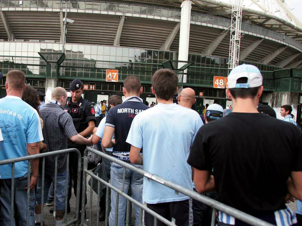 Lazio-Panathinaikos: sequestrati coltelli, mazze e tirapugni
