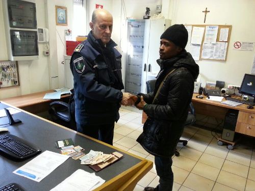 Ciampino, trova portafoglio con più di 1000 euro e lo riconsegna
