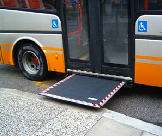 Trasporti: accessibilità per i disabili, troppe barriere architettoniche