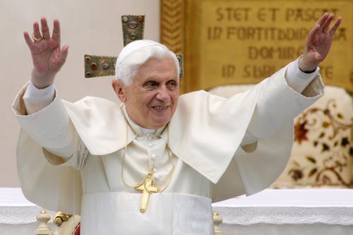 Castel Gandolfo, scambio di saluti tra Benedetto XVI e il sindaco
