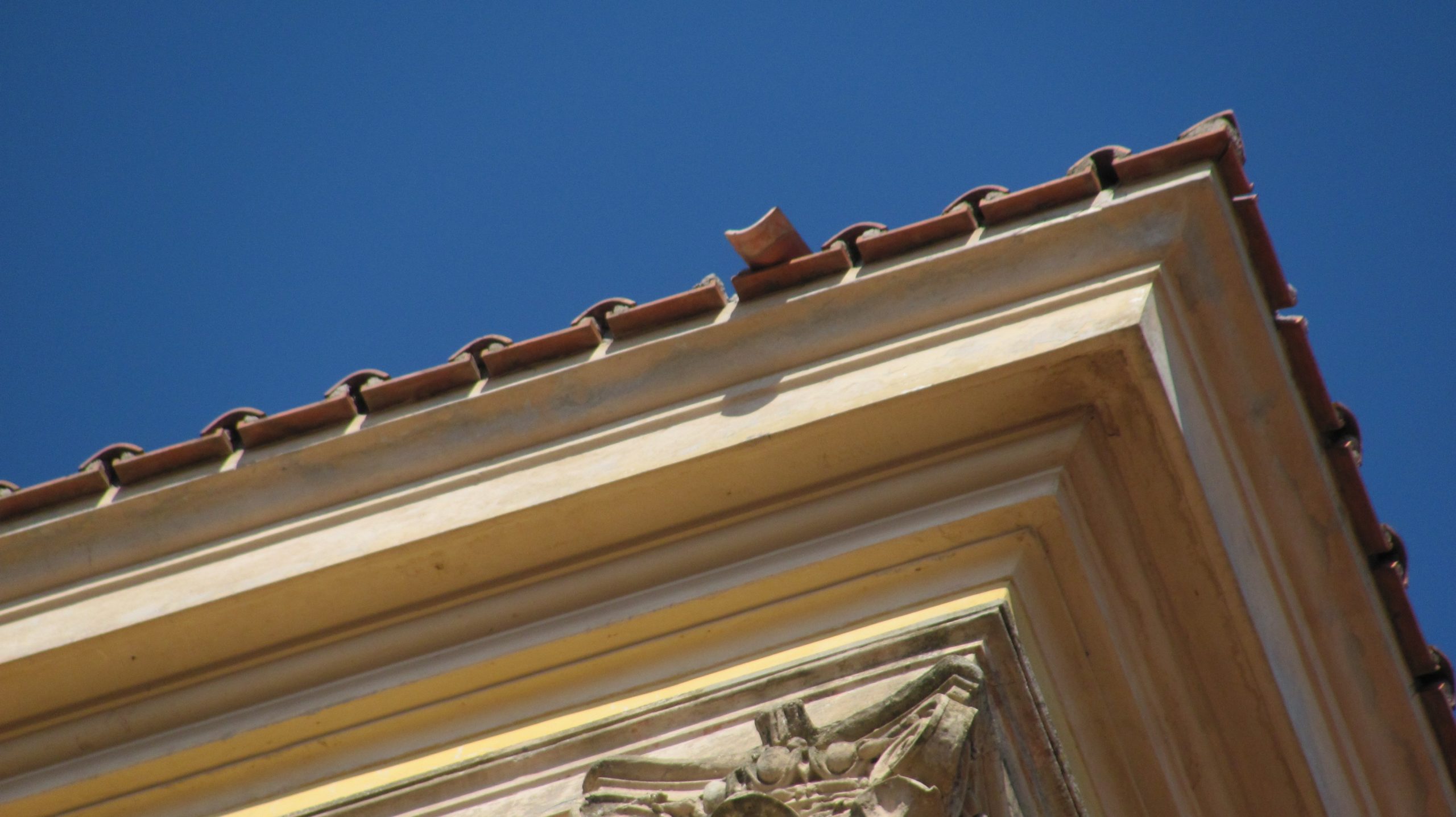 Marino,rimosso coppo pericolante sul campanile della basilica di San Barnaba Marino,rimosso coppo pericolante sul campanile della basilica di San Barnaba