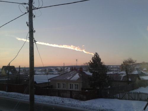 La Russia bombardata dalla pioggia di meteoriti e il panico corre su Facebook tra fake e realtà