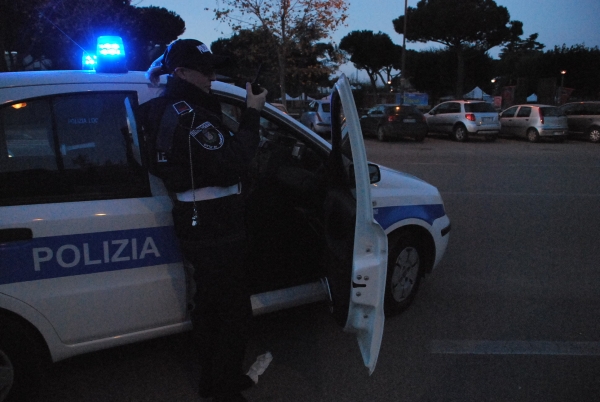 Ciampino: la Polizia locale sequestra un furgone diretto al campo rom La Barbuta