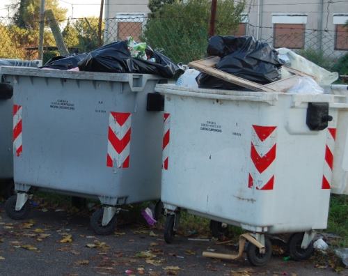 Rifiuti, a Pomezia la differenziata non decolla. Nettuno buon Porta a porta
