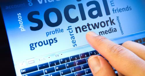 La cronaca corre sui social network