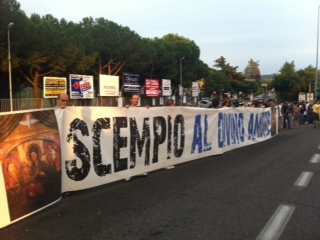 No Discarica, la protesta dei cittadini invade l’Appia Nuova