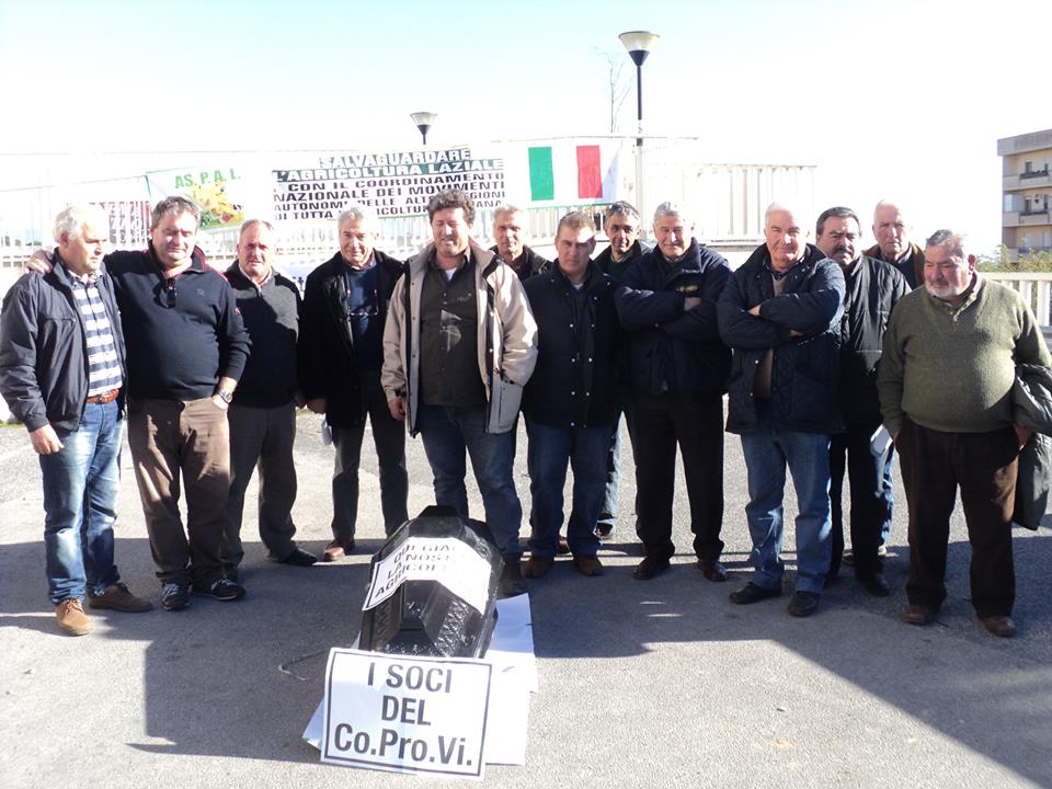 Presidio dei produttori agricoli davanti l’Agenzia delle Entrate