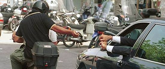 Furti e rapine da Napoli a Roma: sgominata la “banda degli orologi”
