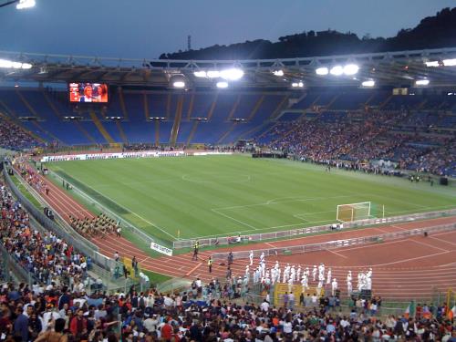L’ANALISI – All’Olimpico a tenere banco sono cori e scritte vergognose degli ultras romanisti