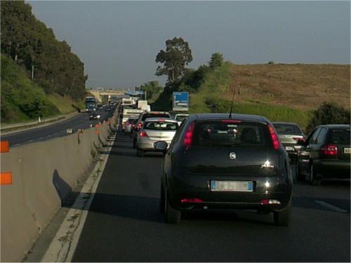 Mattina di traffico e disagi sulle strade