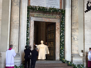 Aperta la Porta Santa: al via il Giubileo della Misericordia