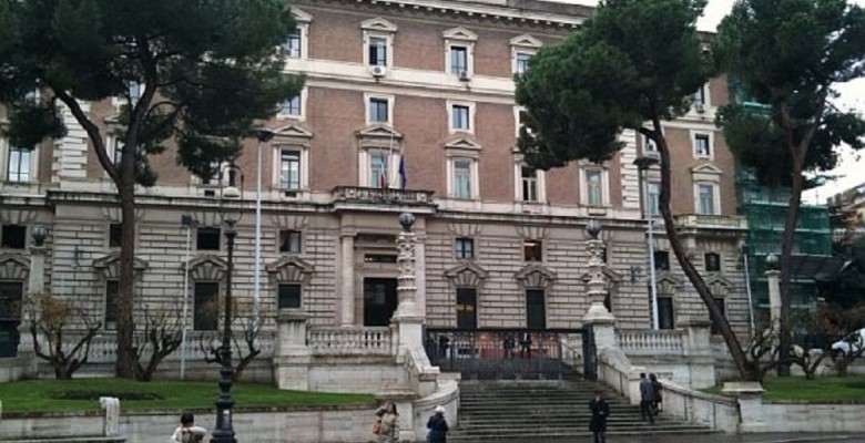 Il ministero alla ricerca di un giornalista “a titolo gratuito”