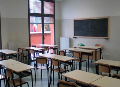 Scuola, Assotutela: “Banchi a rotelle inservibili? ora chi paga?”