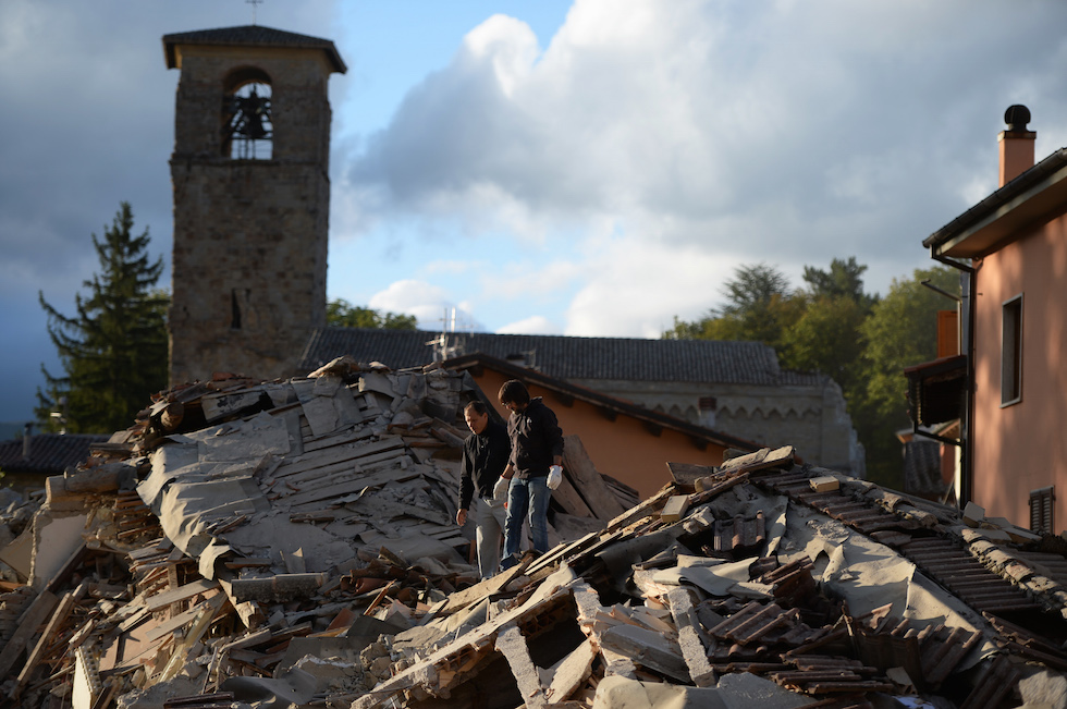 Critiche a Conte ad Amatrice. Mattarella, ricostruzione fatica