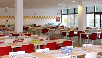 Nettuno, i cittadini segnalano disservizi al servizio mensa