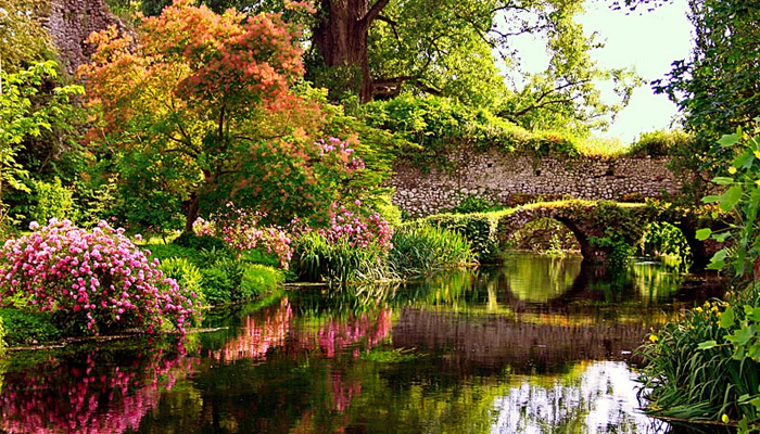 Un guida turistica per i Giardini di Ninfa?