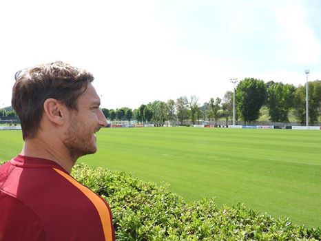 Ilenia sorride: Totti e Argos Forze di Polizia segnano ancora un goal per la vita