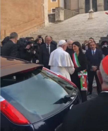La storica visita di Papa Francesco in Campidoglio – FOTO