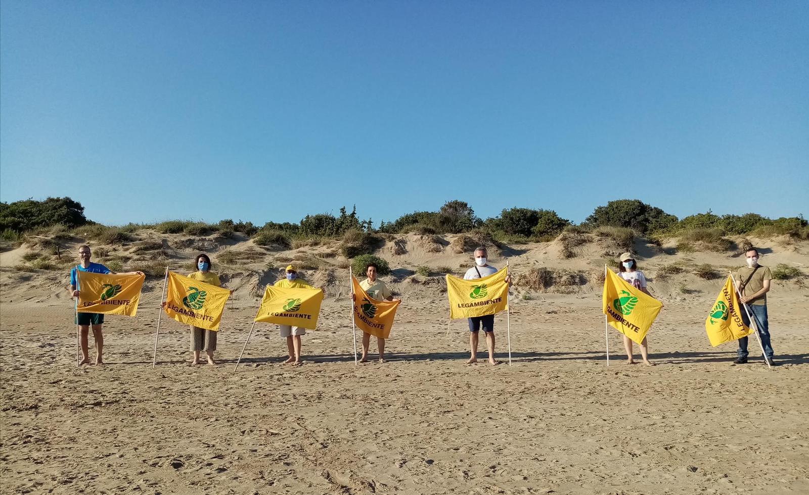 I rifiuti in spiaggia nel Lazio, monitoraggio di Legambiente