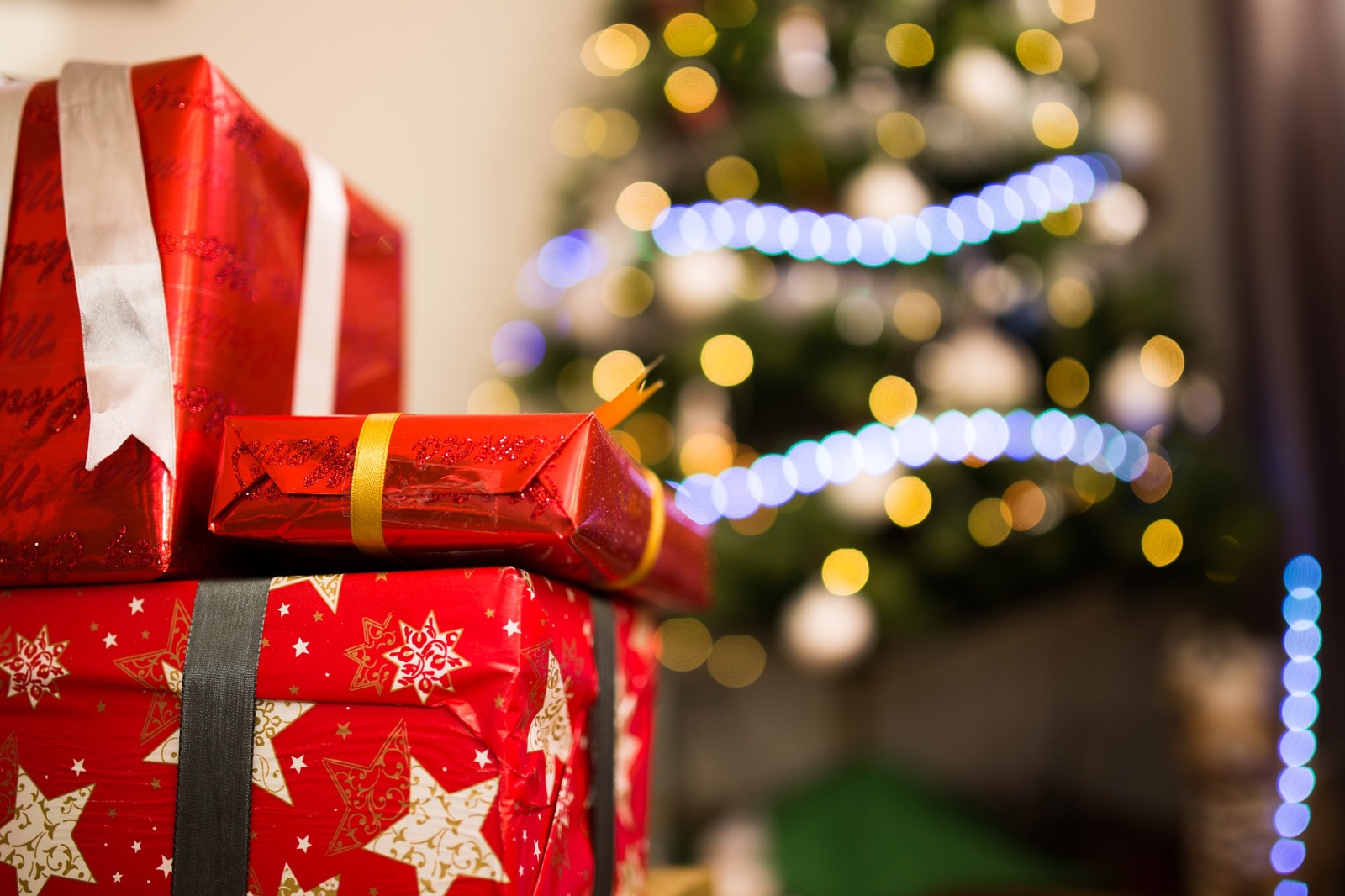 Natale ai tempi del Covid: gli italiani fanno “meno regali”