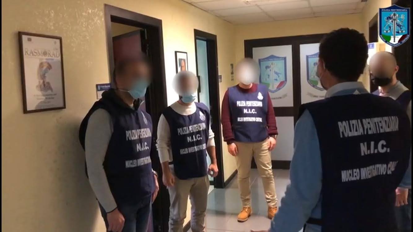 Primo arresto per detenuto colto mentre utilizzava telefono in carcere