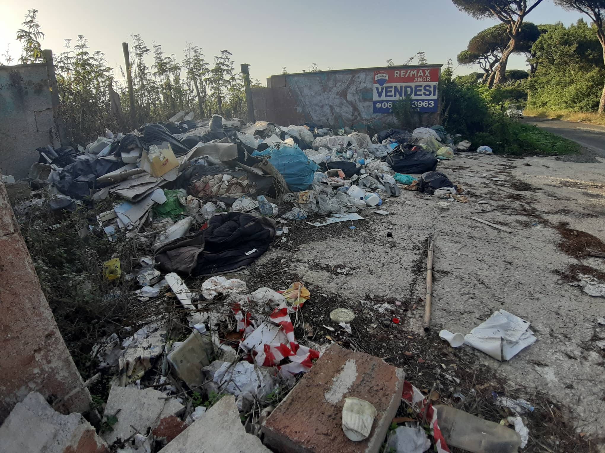 Sos Litoranea tra divieti di velocità, strade dissestate e discariche