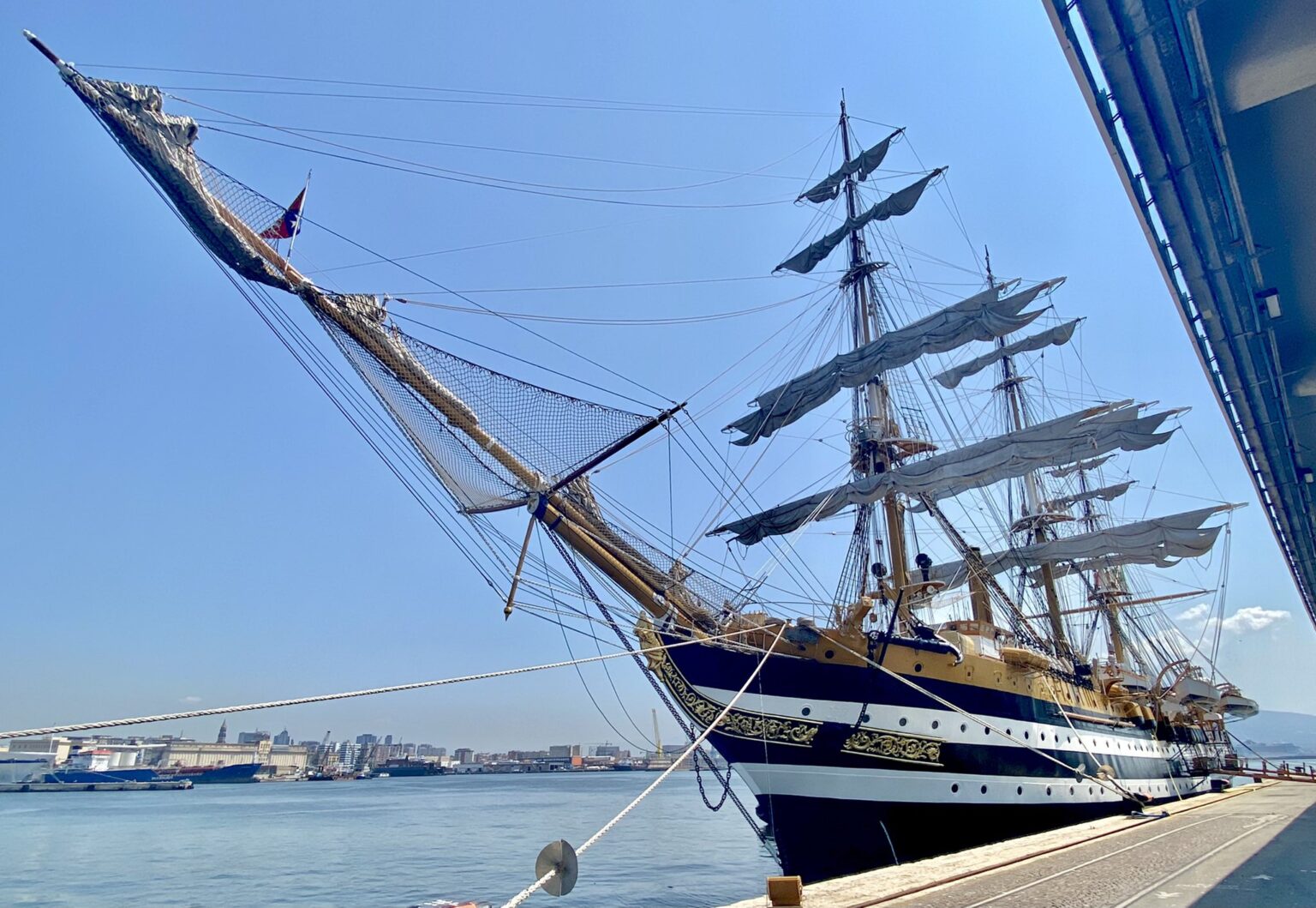 Roma: cinque giorni dedicati all’industria degli eventi, tre premi per la nave scuola Amerigo Vespucci