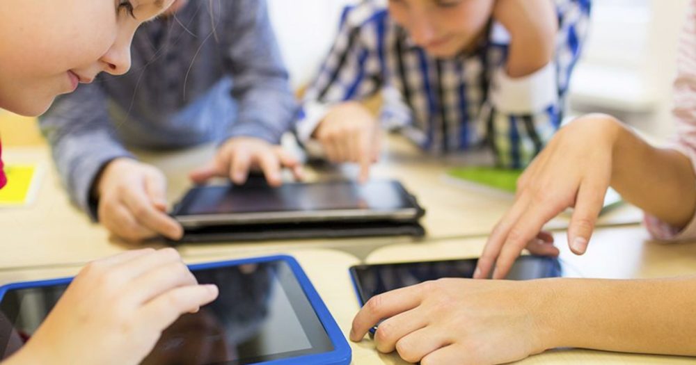 “A scuola connessi: navighiamo in sicurezza”: seminari di cybersicurezza in 40 istituti del Lazio