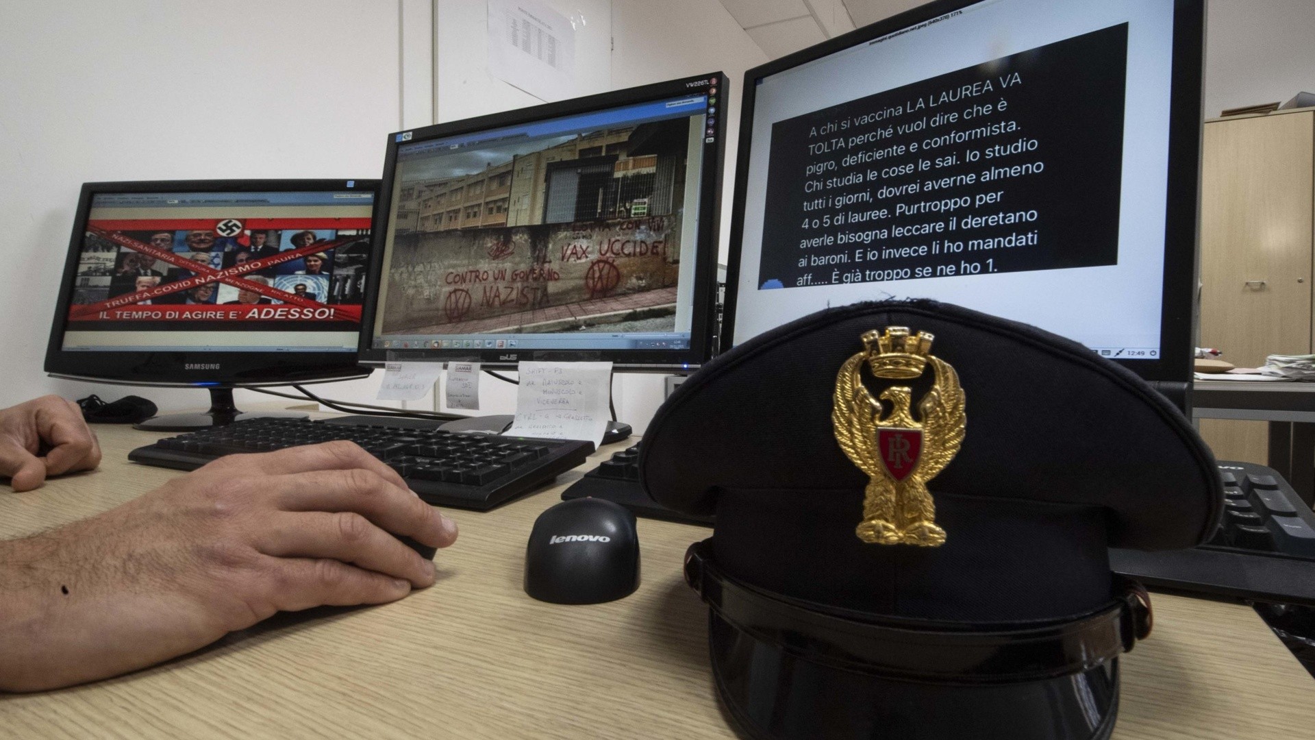 Pornografia minorile, poliziotto sospeso rischia 10 anni di reclusione